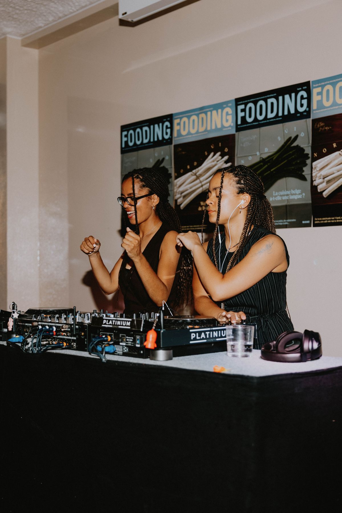 On ne s'est toujours pas remis·es es du DJ set envoyé par les frangines Femifè & $ica…